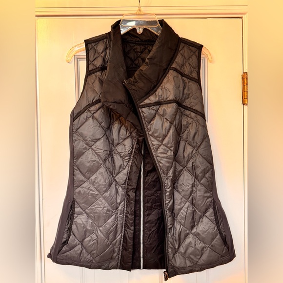 Women's Black Quilted Lululemon Reversible Vest; S8 - Picture 4 of 6